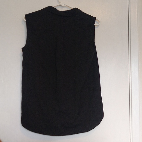 Uniqlo S BLACK Sleeveless buttonup - Picture 2 of 2